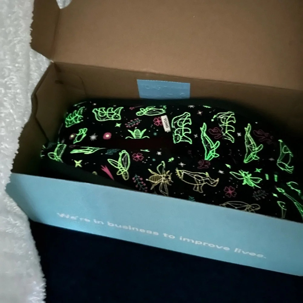 NWOT Toms Alpargata Black  Animal Constellations Glow in The Dark Print